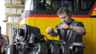 Reparatur des Postauto Motors